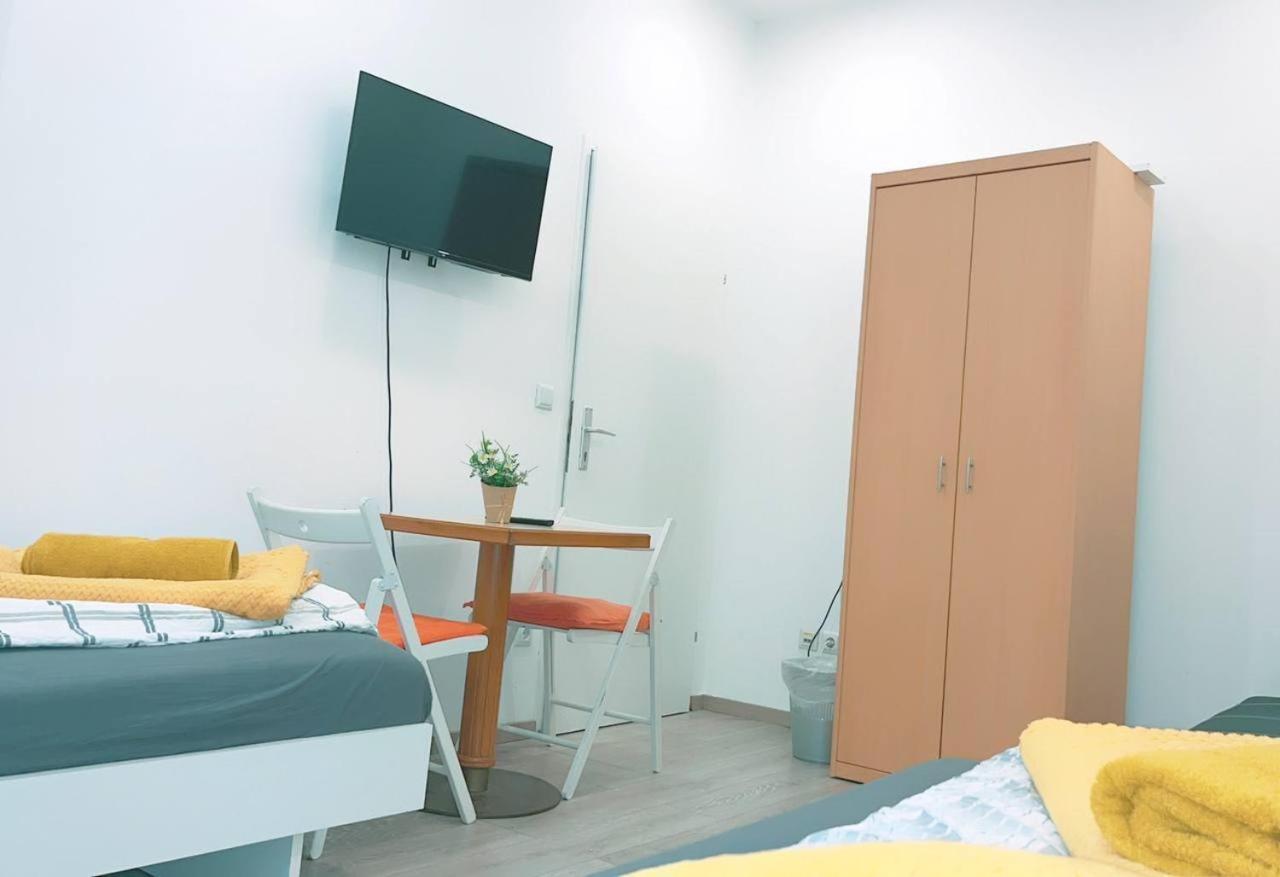 Comfort Triple Room Hn Viena Exterior foto